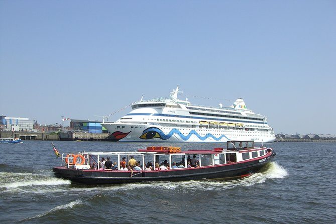 Hamburg harbor tour with a barge - Stop-by-stop: what you’ll see from the water