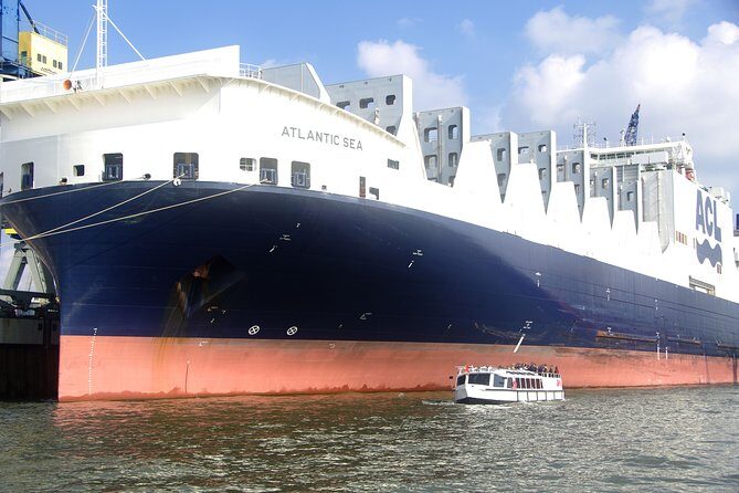 Hamburg harbor tour with a barge - Who should book this Hamburg barge harbor tour