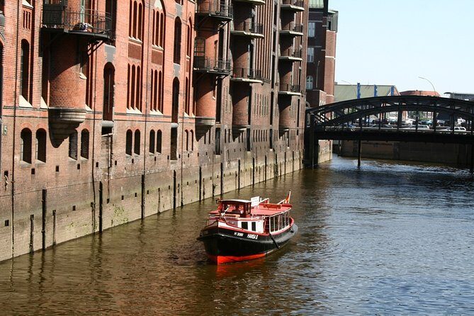 Hamburg harbor tour with a barge - Quick reality check: is it worth it for you?