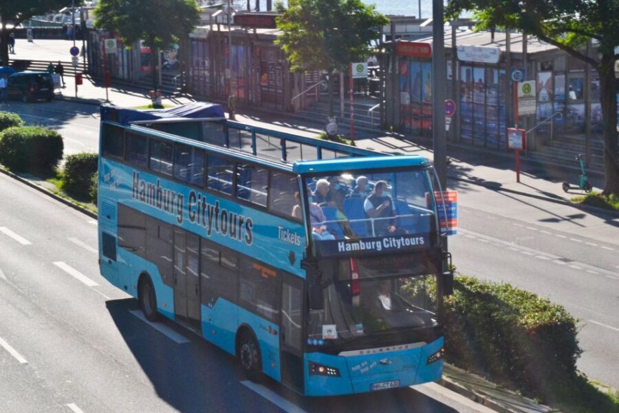 Hamburg: Hop-On Hop-Off Bus Tour Family Ticket - Getting started at Kirchenallee/Main Station and running the loop