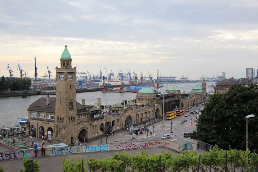 Hamburg Landungsbrücken: Outdoor Escape Game - Team dynamics: what to expect when groups work together