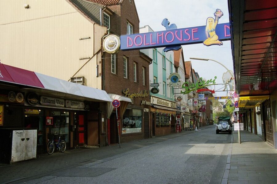 Hamburg: Line F Hop-On Hop-Off Bus and Boat Tour - Price and value: why $43 can make sense