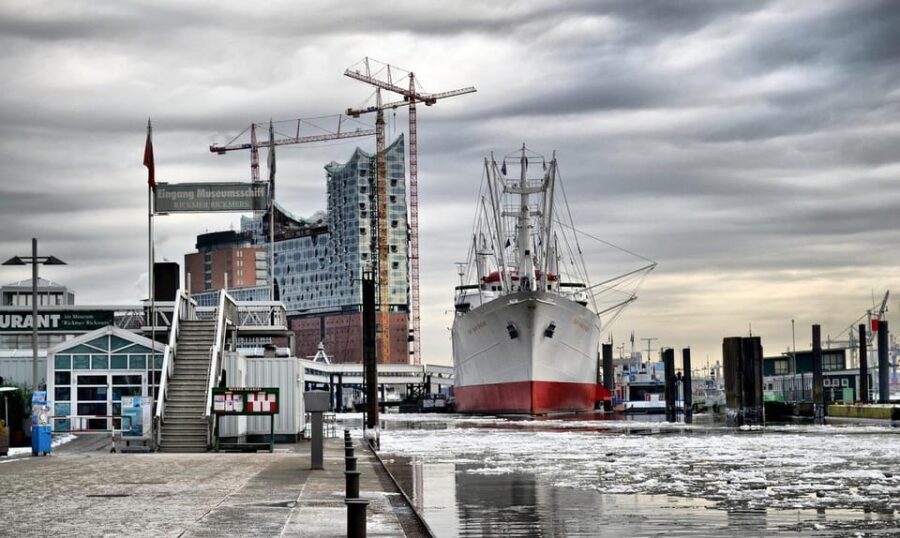 Hamburg : Line G Hop-On Hop-Off Sightseeing Tour - Alster time: Inner and Outer Alster without extra planning