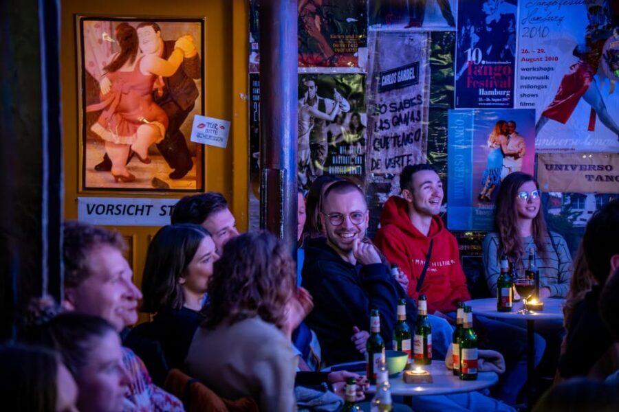 Hamburg: Moin Comedy Club Stand Up Comedy Live Show Ticket - What the atmosphere is like once the lights go down