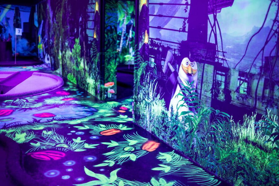 Hamburg: Moviegolf Experience - Weather-proof fun in Northern Germany: sun or rain