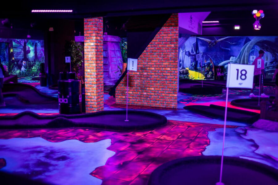 Hamburg: Moviegolf Experience - The cinema murals: guessing movies as part of every hole