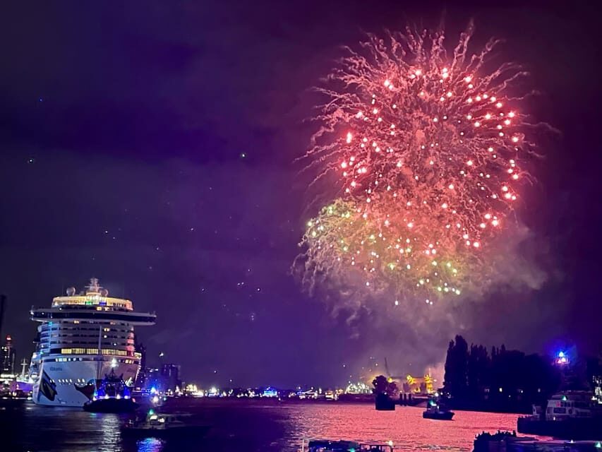 Hamburg: New Years Eve Harbour Cruise - The 2-Hour Sail: Skyline Views, Horns, and Fireworks From the Port