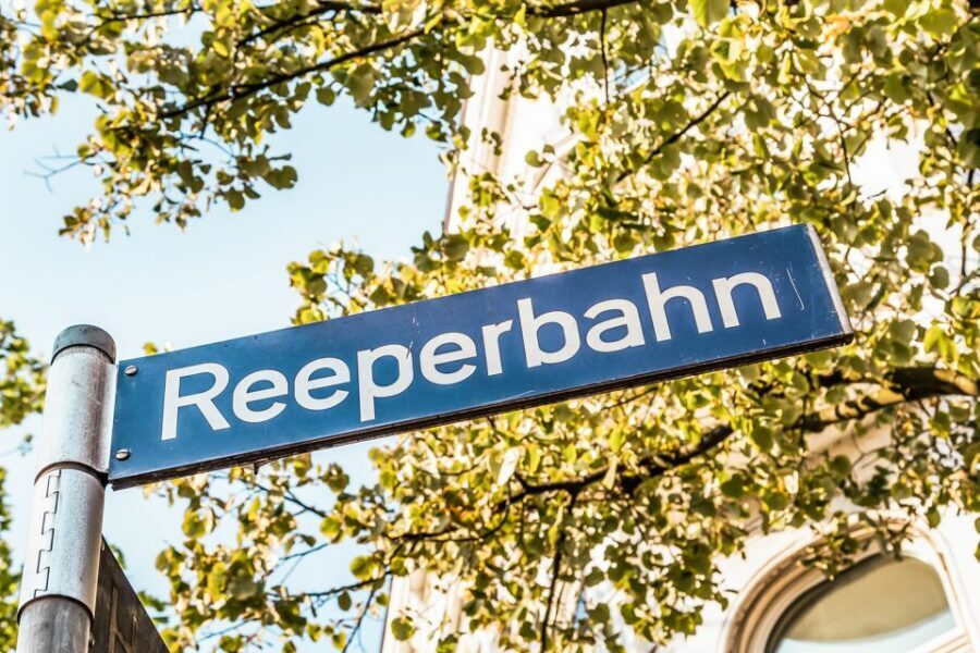 Hamburg: Night Watchman's Tour of St. Pauli in German - Davidwache Police Stories and Herbertstraße Mysteries