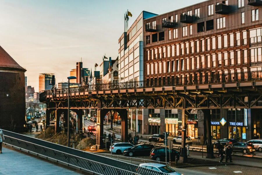 Hamburg: Night Watchman's Tour of St. Pauli in German - The Schnaps Stop at Ritze: Small Extra Costs to Budget