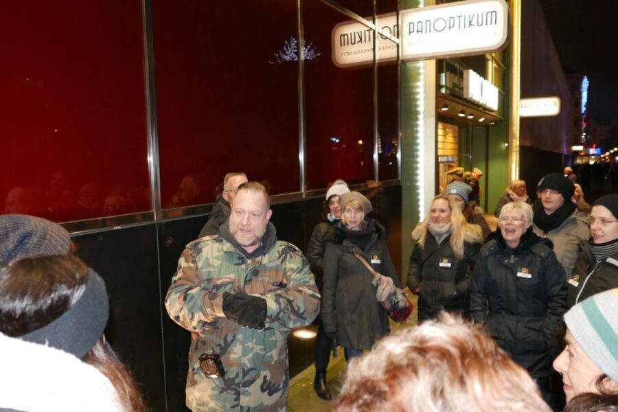 Hamburg: Olivia Jones Tour with Iconic Barker Fabian - Walking St. Pauli with Fabian Zahrt, the iconic koberer