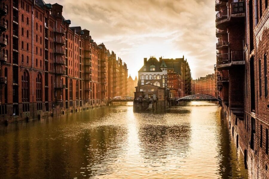 Hamburg: One Hour Traditional Harbor Cruise - Locks, canals, and tides: the hidden logic of Hamburg’s harbor