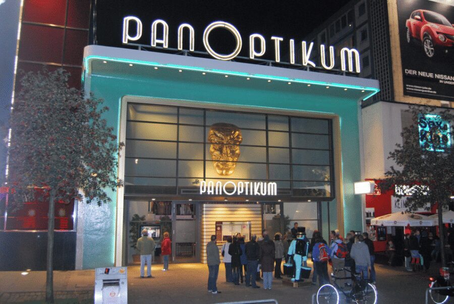 Hamburg: Private 1.5-Hour Walking Tour of St. Pauli - St. Pauli and the Reeperbahn in 90 minutes