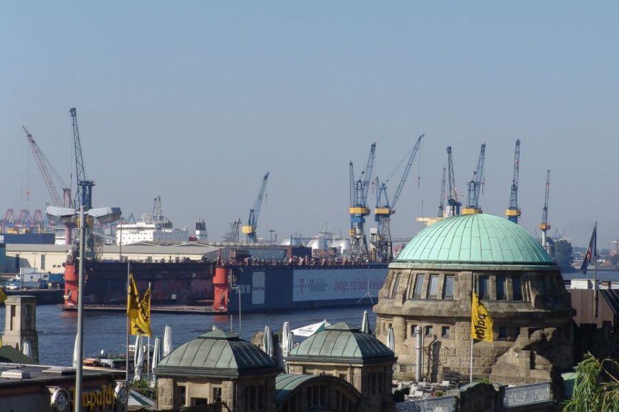 Hamburg: Private 2-Hour Guided Tour in Your Own Bus - Key points before you go