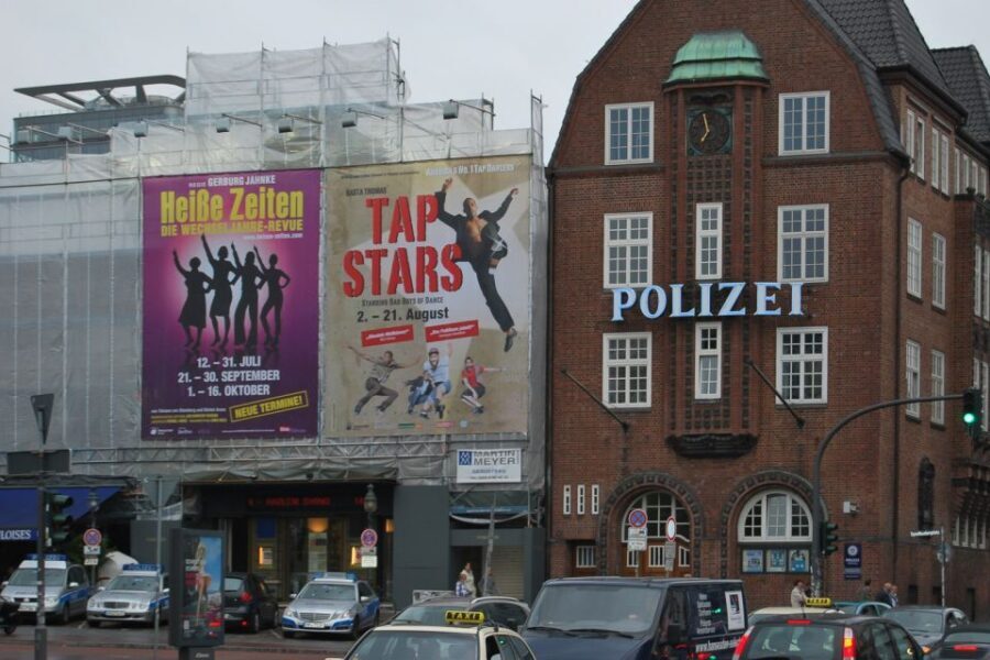 Hamburg: Private 2-Hour Guided Tour in Your Own Bus - Outer Alster Lake and Jungfernstieg: where Hamburg slows down