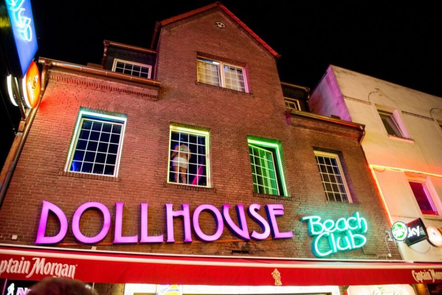 Hamburg: Private Tour Red Light District Walking Tour - Who should book this St. Pauli private red-light district walking tour?