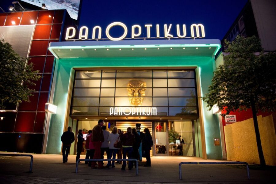 Hamburg: Private Tour Red Light District Walking Tour - Stop-by-stop: from Reeperbahn to Große Freiheit