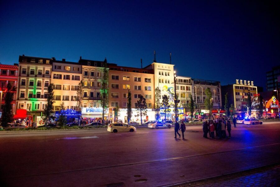Hamburg: Private Tour Red Light District Walking Tour - Nightlife details you might not notice on your own