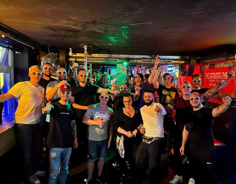 Hamburg: Pubcrawl & Nightlife Tour auf St.Pauli - Express security and guaranteed entry: why it’s worth caring about