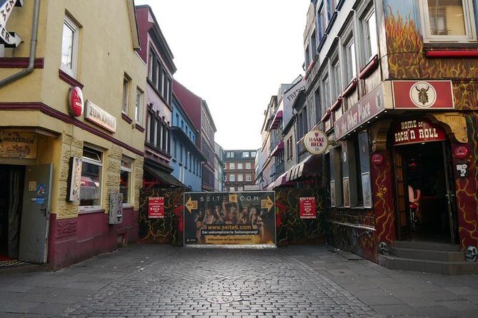Hamburg: Red- & Bluelight - Private guided Reeperbahn Tour - Beatles-Platz: the stop that sets the tone