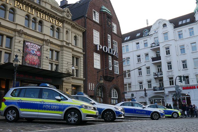 Hamburg: Red- & Bluelight - Private guided Reeperbahn Tour - Davidwache and Polizeikommissariat 15: order, humor, and context