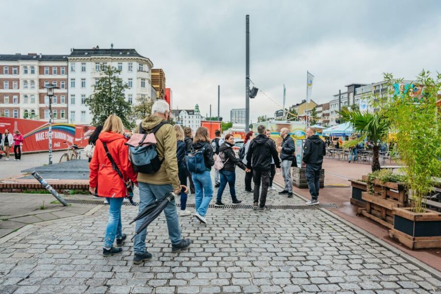Hamburg: Reeperbahn Lust & Laster Tour for Adults Only - Where world leaders shook hands: why those stories matter