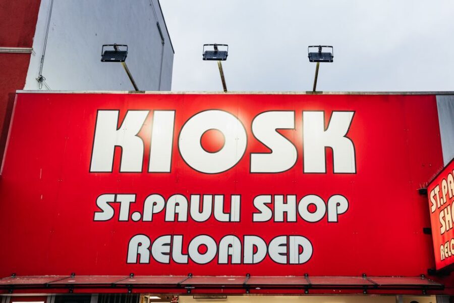 Hamburg: Reeperbahn Lust & Laster Tour for Adults Only - Timing and how to pace your evening