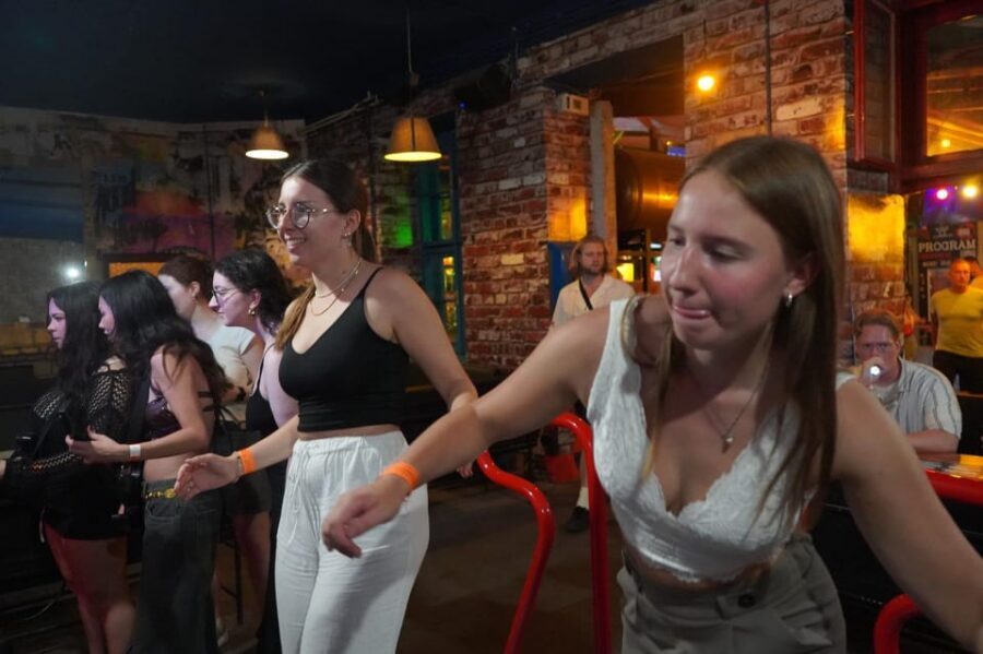 Hamburg: Reeperbahn Pub Crawl with Shots and Games - Key things I’d bet on