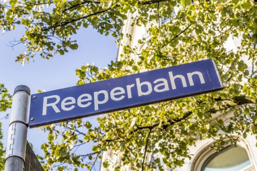 Hamburg: Reeperbahn Quickie, The Short & Sexy St. Pauli Tour - Language and tone: what German-only means for you