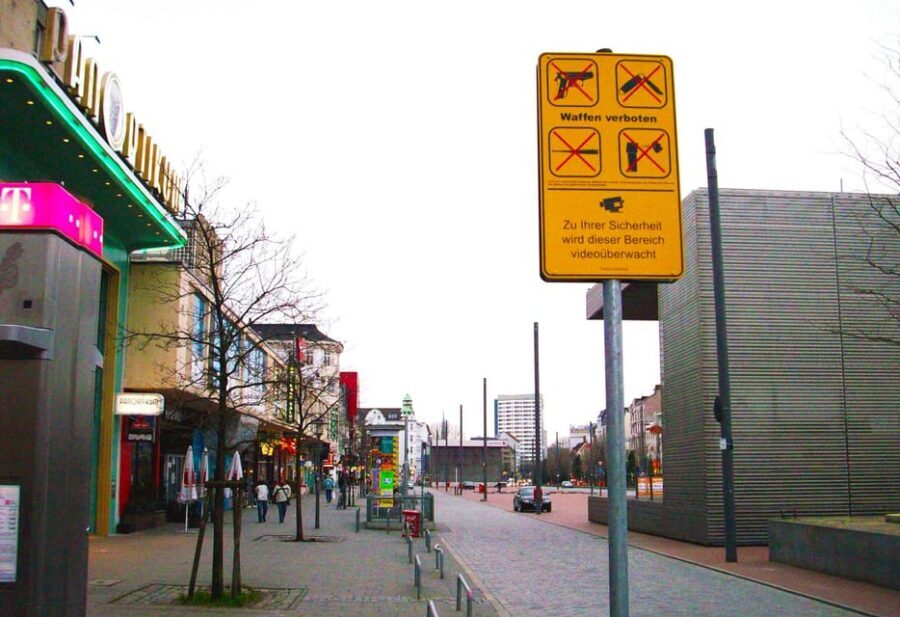 Hamburg: Reeperbahn & St. Pauli by Day - Entering St. Pauli by Day: Why it feels less intimidating