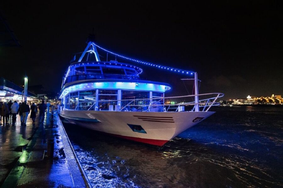 Hamburg: Saturday Night Boat Party - Your 3-hour cruise rhythm: how the night unfolds