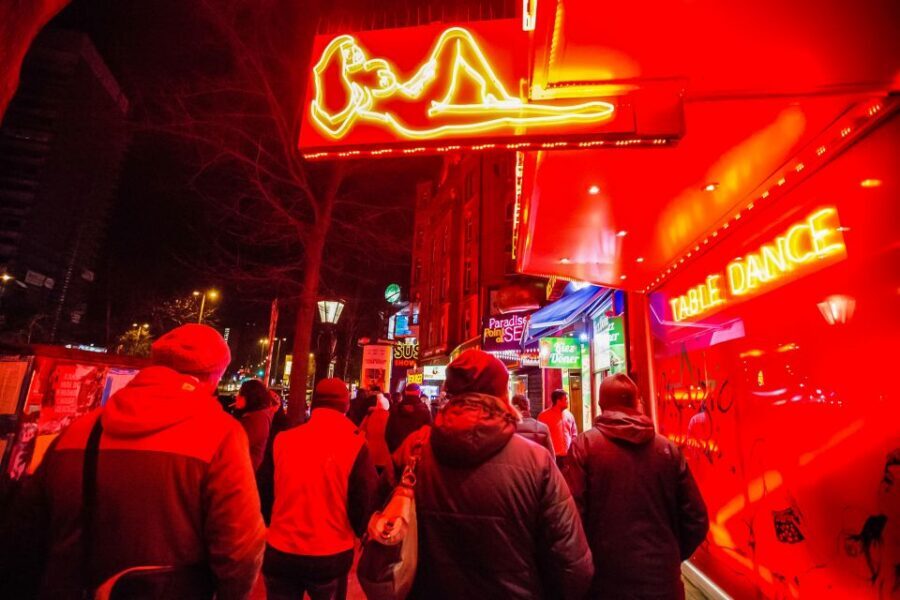 Hamburg: Sex and Crime in St. Pauli Tour for Ages 18+ - Getting Oriented on the Reeperbahn Without Guessing