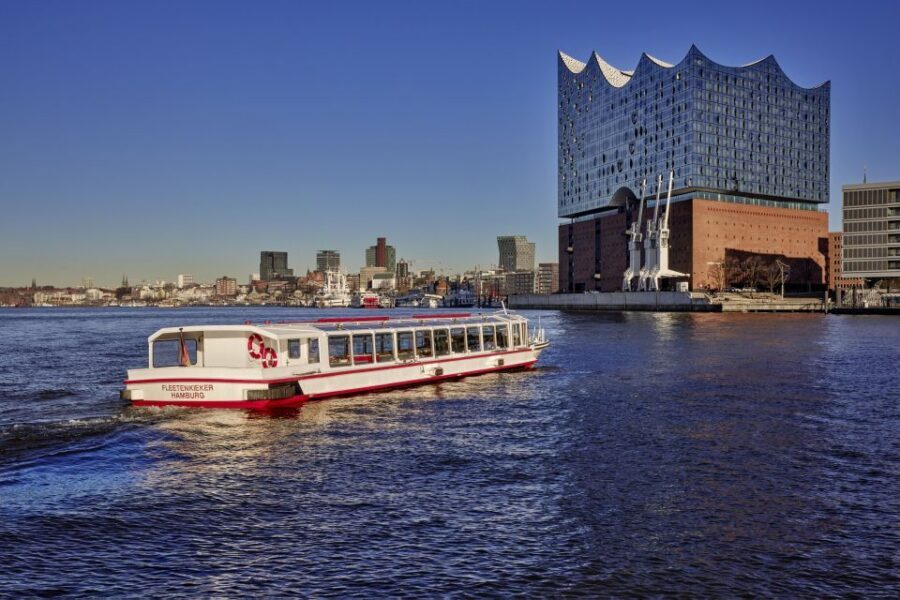 Hamburg: Sightseeing Cruise through the City's Waterways - Narrow channels, old bridges, and the Old Free Port contrast