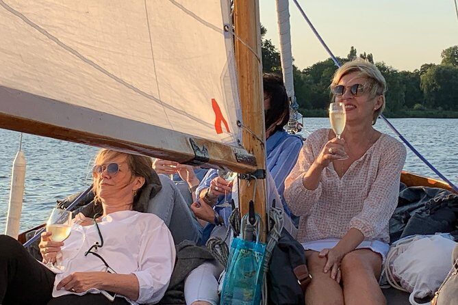 Hamburg Small-Group Sunset Sailing Cruise on Lake Alster - The One-Drink Bonus: beer, prosecco, or soft drink and why it matters