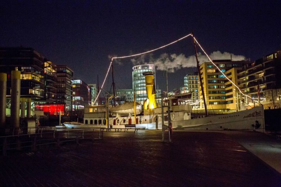 Hamburg: Speicherstadt and HafenCity 2-Hour Tour - Poggenmühlen Bridge and the transition toward HafenCity