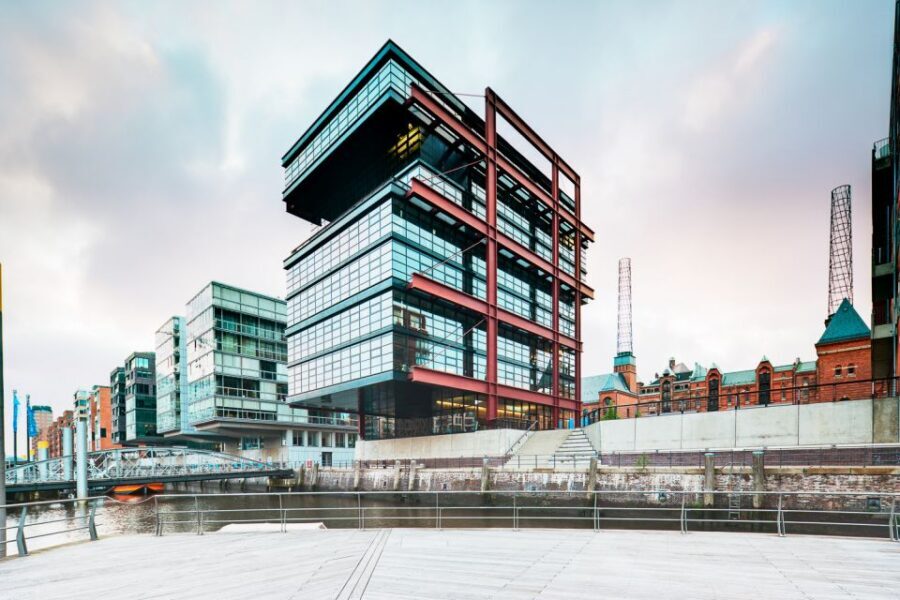 Hamburg: Speicherstadt and HafenCity Tour - Starting at Sandtorkai 74: where the tour gives you bearings fast