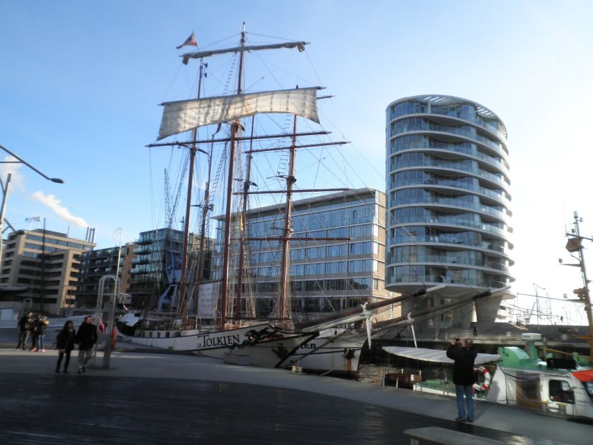 Hamburg: Speicherstadt & HafenCity 2-Hour Walking Tour - HafenCity highlights: Kaispeicher B, Maritime Museum, and the port authority