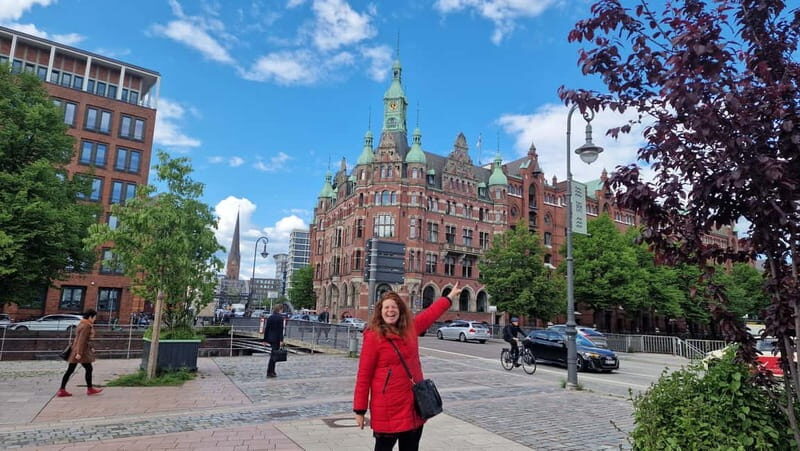 Hamburg: Speicherstadt, HafenCity + Elbphilharmonie Tour - Meeting at Baumwall and the Two-Hour Rhythm