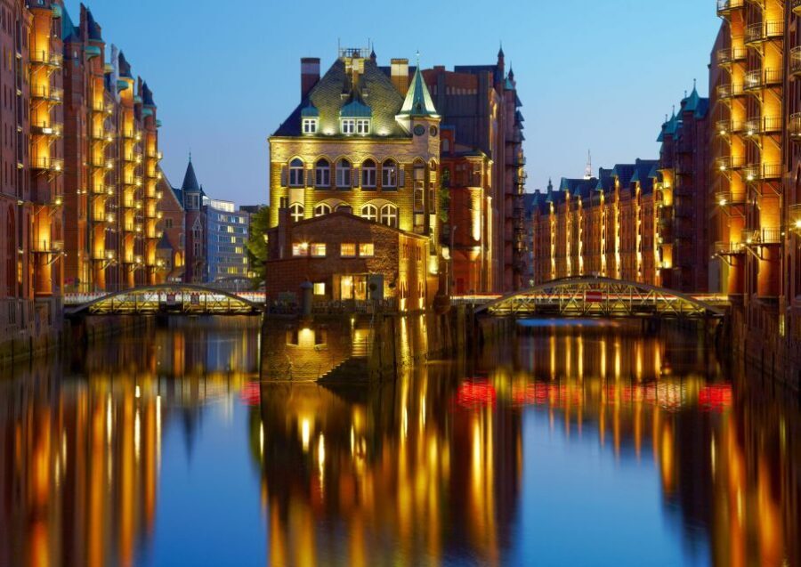Hamburg: Speicherstadt Walking Tour with Coffee Tasting - Starting at Barrossa and getting your bearings fast
