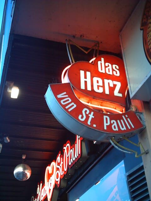 Hamburg: St. Pauli 1.5-Hour Tour - Meeting at Davidwache: A Smart Start for First-Time St. Pauli