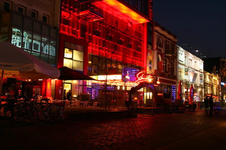 Hamburg St. Pauli - guided walk for school groups - Große Freiheit: where the Beatles and nightlife intersect