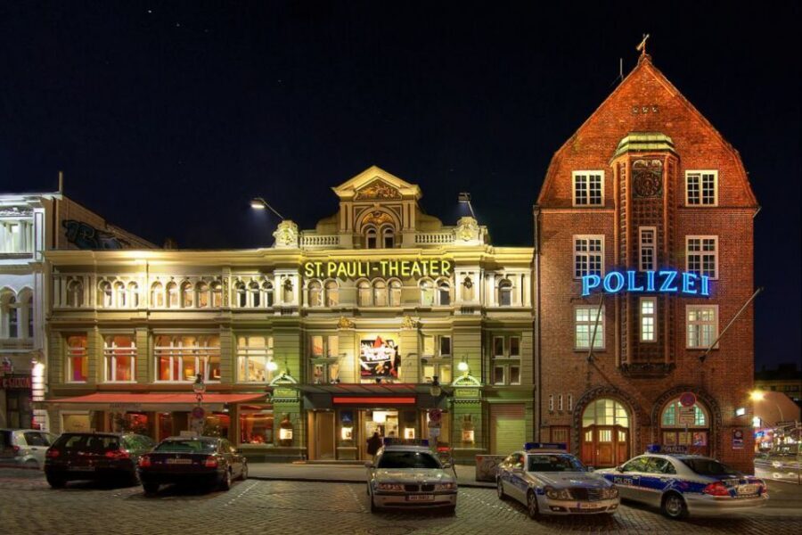 Hamburg: St. Pauli Highlights Guided Tour with Beer for 18+ - Davidwache police station: the safety and rules lesson