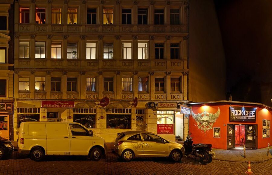 Hamburg: St. Pauli Tour of the Reeperbahn - Guides like Matze and Jürgen: what insiders add beyond facts