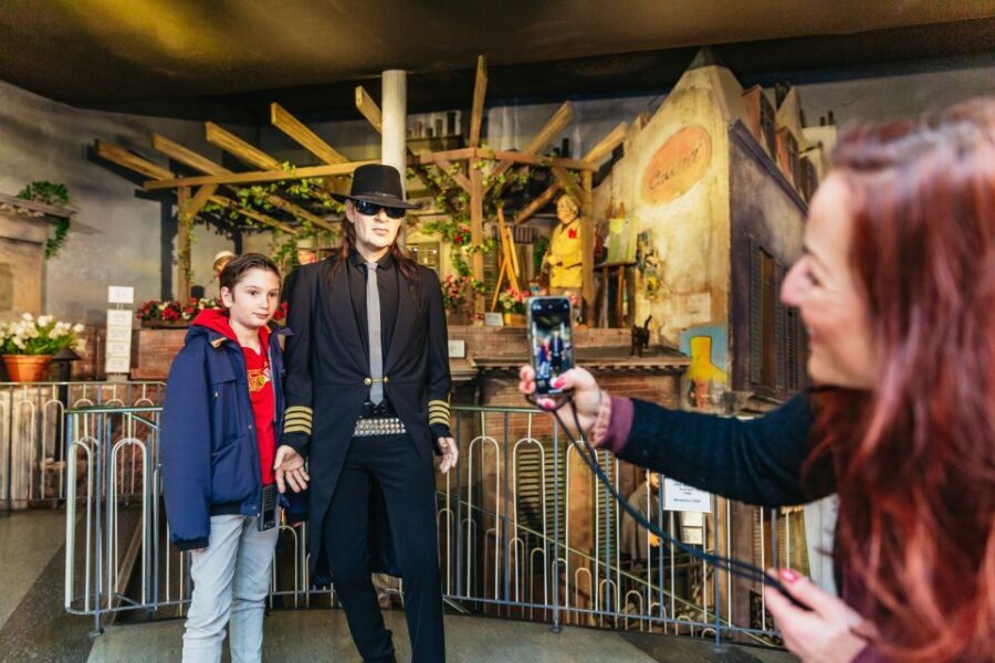 Hamburg: Ticket to the Panoptikum Waxworks - Getting there and meeting point: Spielbudenplatz 3 is easy to reach