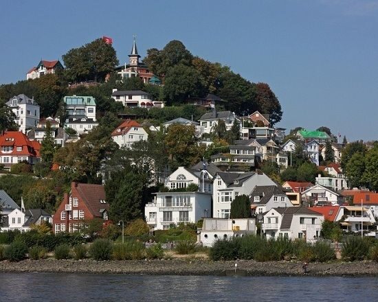 Hamburg: Tour of Blankenese on the Banks of the Elbe - The Elbe beach walk: sand underfoot, sailboats overhead