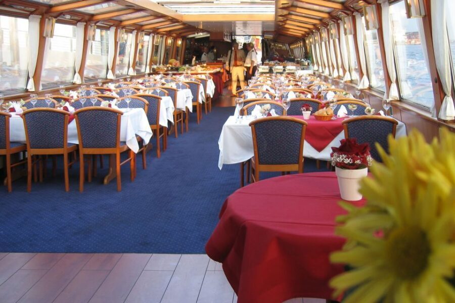 Hamburg: Traditional Harbor Tour with Commentary - Price and what you’re really getting for $20