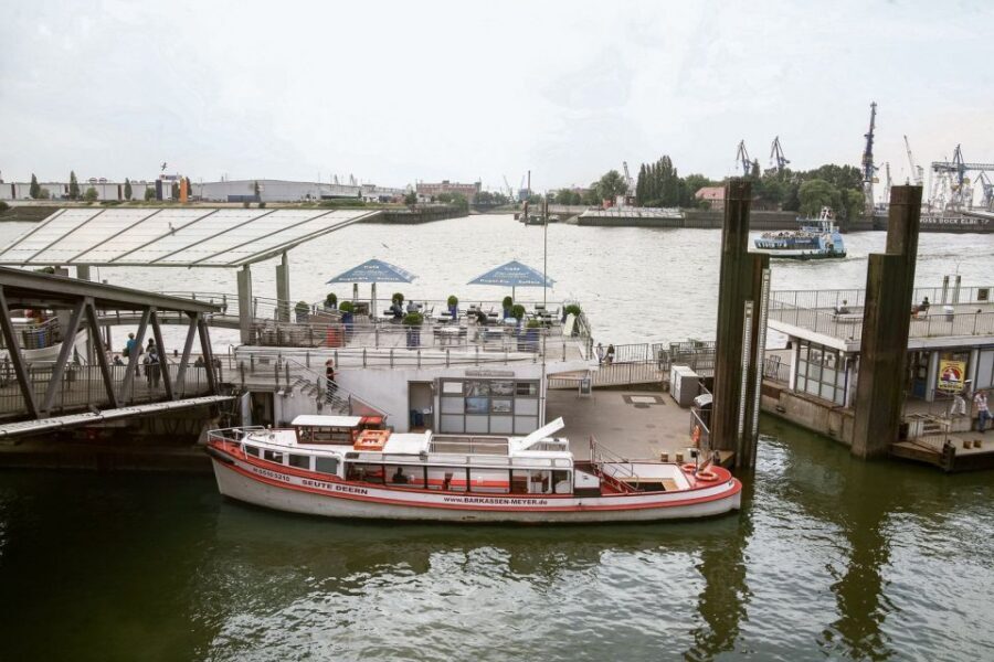 Hamburg: Traditional Harbor Tour with Commentary - The two-boat setup: comfort ship vs. traditional launch