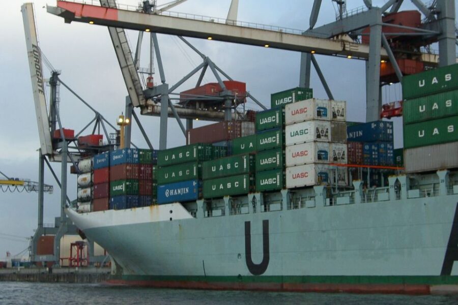 Hamburg: Traditional Harbor Tour with Commentary - Historic warehouse district canals and the feel of older Hamburg