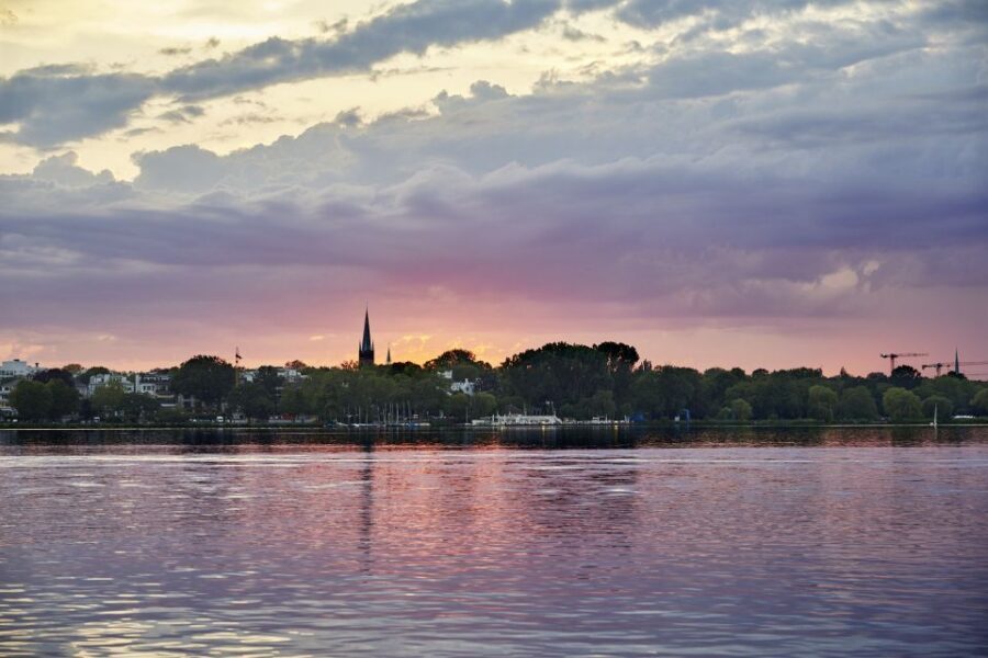 Hamburg: Twilight cruise - How long it takes, and how to pace your evening