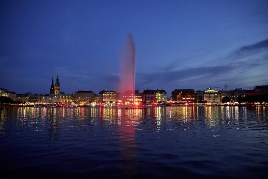 Hamburg: Twilight cruise - From Pier Nr. 3: where to board and what to expect on the boat