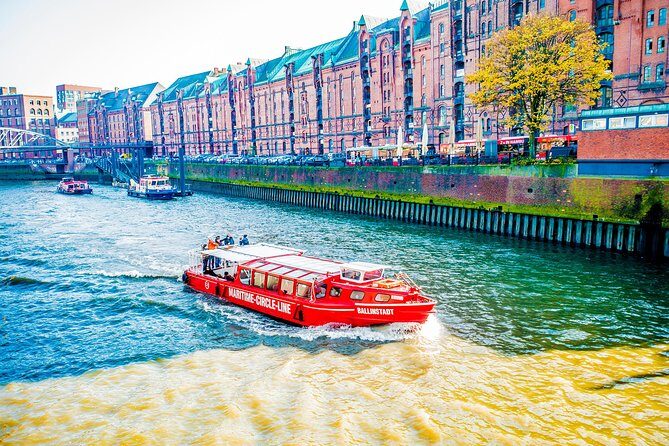 Hop-on hop-off on the water with the Maritime Circle Line in Hamburg - Internationales Maritimes Museum Hamburg: 3,000 years, built into the ship world